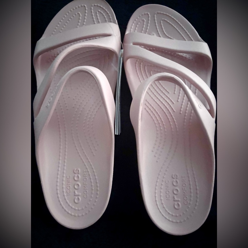 Crocs Size 11W Kardee II Flip Flop New With Tags in Barely Pink - Picture 2 of 4